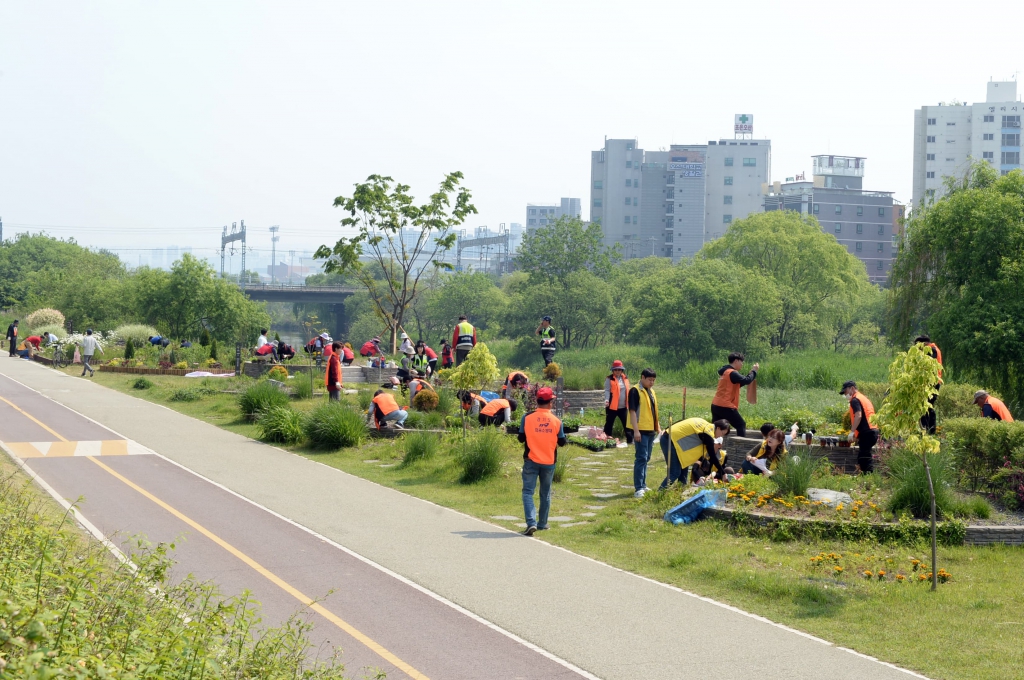 오산천돌보미및작은정원봄맞이단장_(7).JPG 이미지