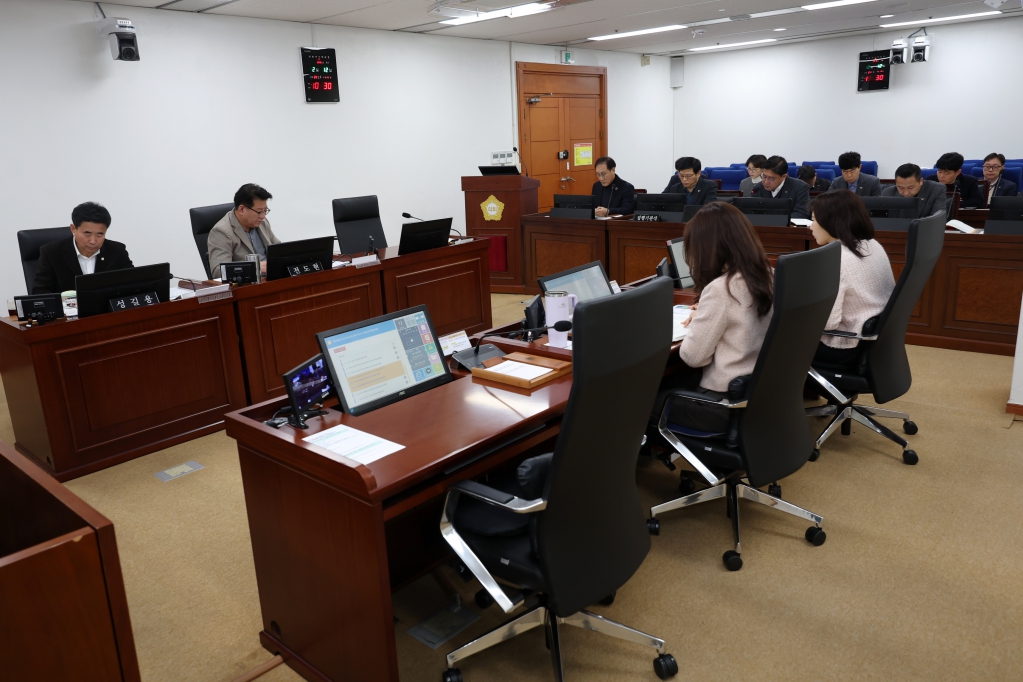 제290회임시회조례심사특별위원회_(5).JPG 이미지