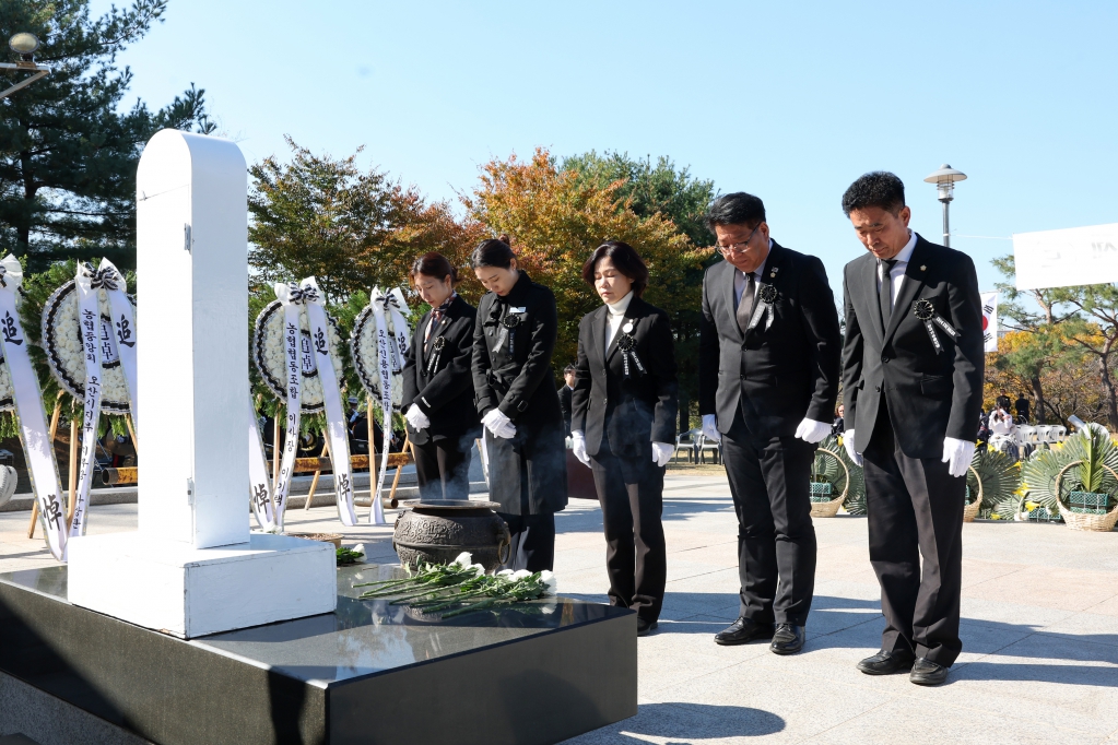 자유수호희생자합동위령제_(2).JPG 이미지