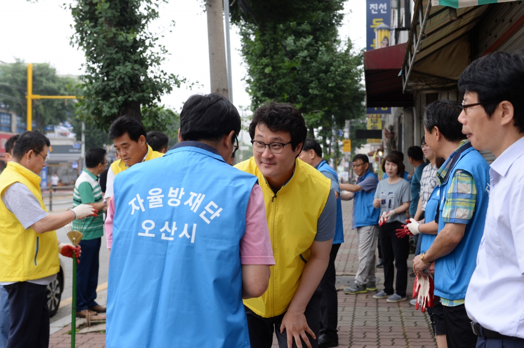 오산시의회의원자원봉사활동(배수로정비)_(1).JPG 이미지