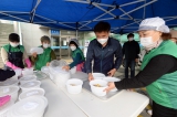 대원동 새마을부녀회 사랑의 삼계탕 어르신 대접 대표이미지