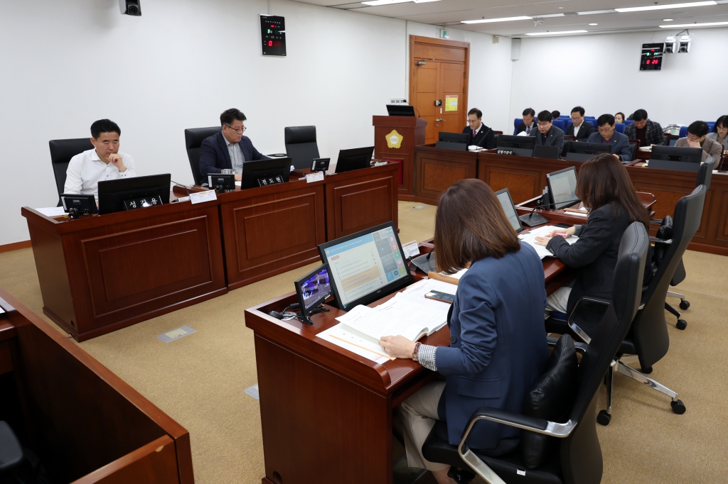 제292회임시회조례심사특별위원회_(10).JPG 이미지