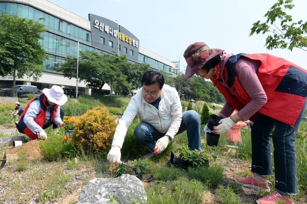 오산천 돌보미 및 작은정원 봄맞이 단장
