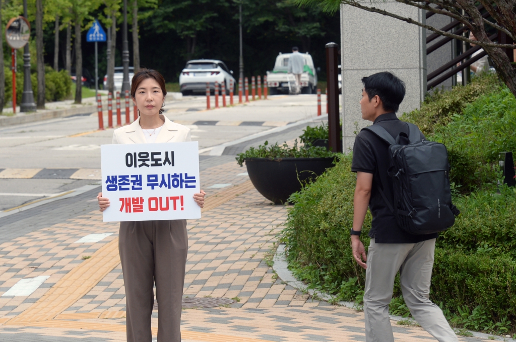 동탄2 물류센터 관련 경기도 교통영향평가 심의위원회 개최에 따른 건립 반대 시위