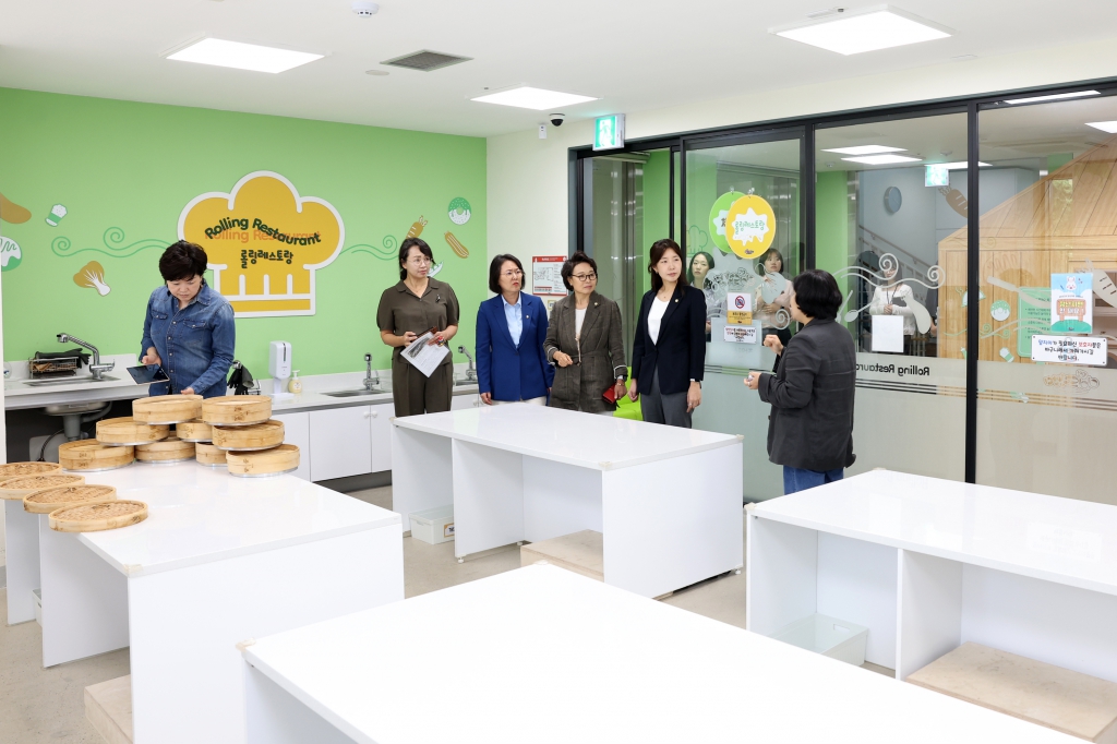 과천시의회육아연구모임의회방문_(9).JPG 이미지