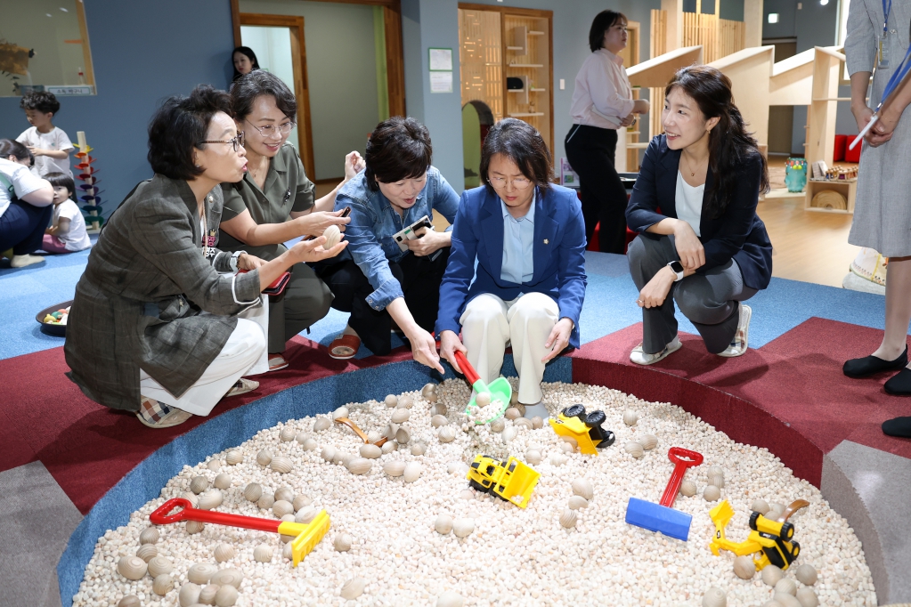 과천시의회육아연구모임의회방문_(7).JPG 이미지