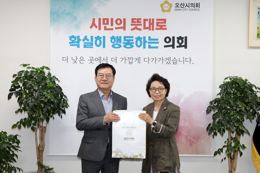 과천시의회육아연구모임의회방문_(3).JPG 이미지